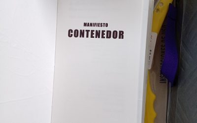 Libro-objeto Contenedor. Para otros presentes posibles: «Toma de muestra» de Macarena Quezada.